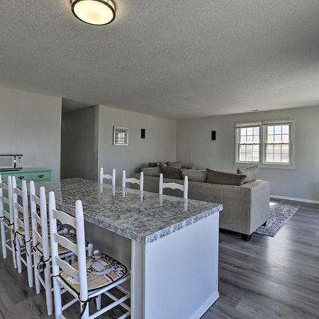 Oak Island Beach Abode With Deck Walk To Shore! Экстерьер фото
