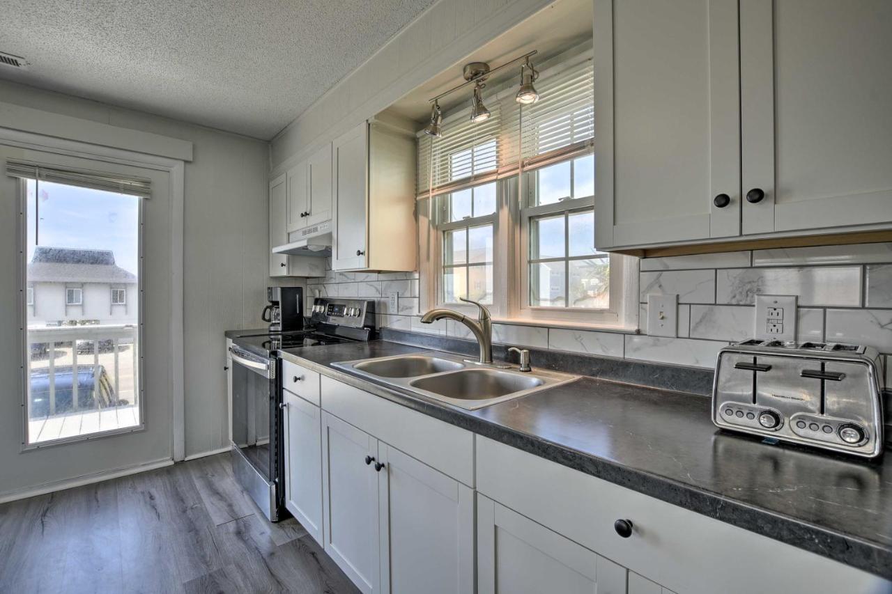 Oak Island Beach Abode With Deck Walk To Shore! Экстерьер фото