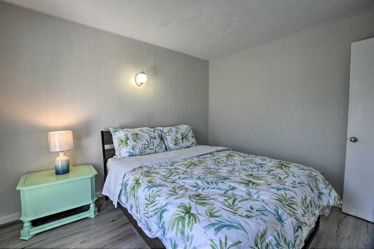Oak Island Beach Abode With Deck Walk To Shore! Экстерьер фото