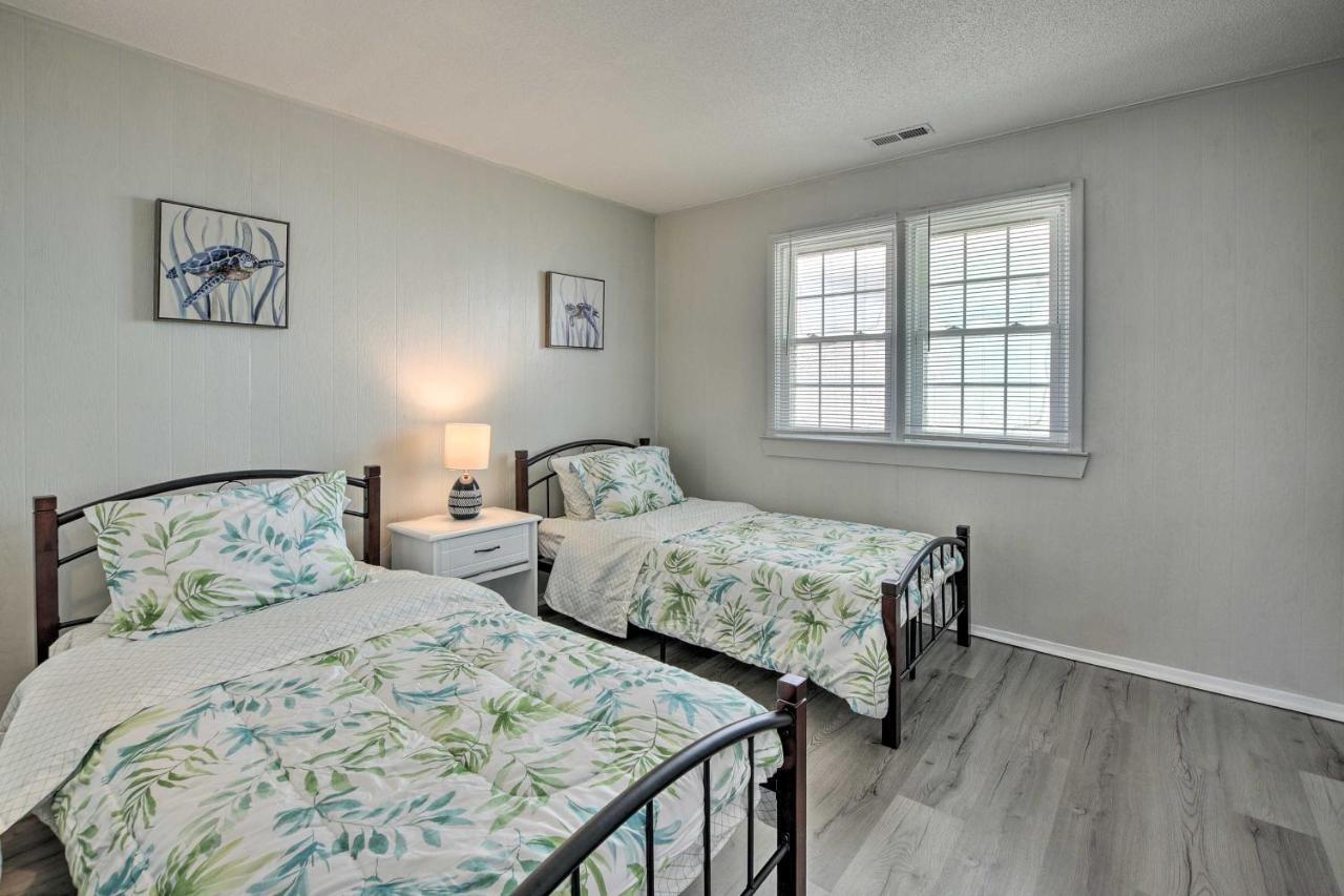 Oak Island Beach Abode With Deck Walk To Shore! Экстерьер фото