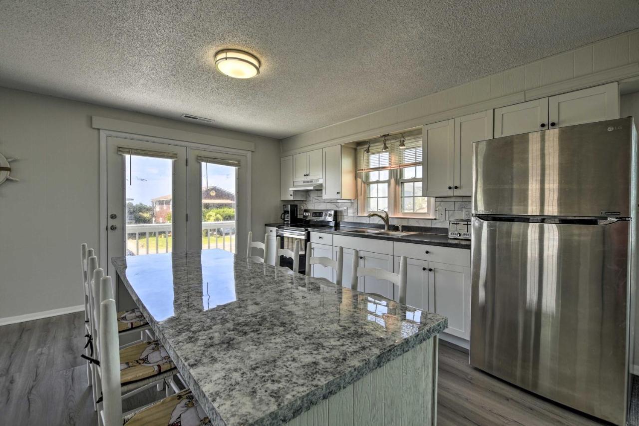 Oak Island Beach Abode With Deck Walk To Shore! Экстерьер фото