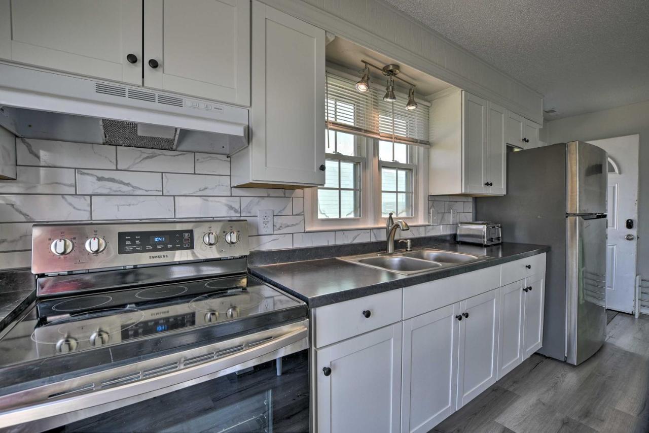 Oak Island Beach Abode With Deck Walk To Shore! Экстерьер фото