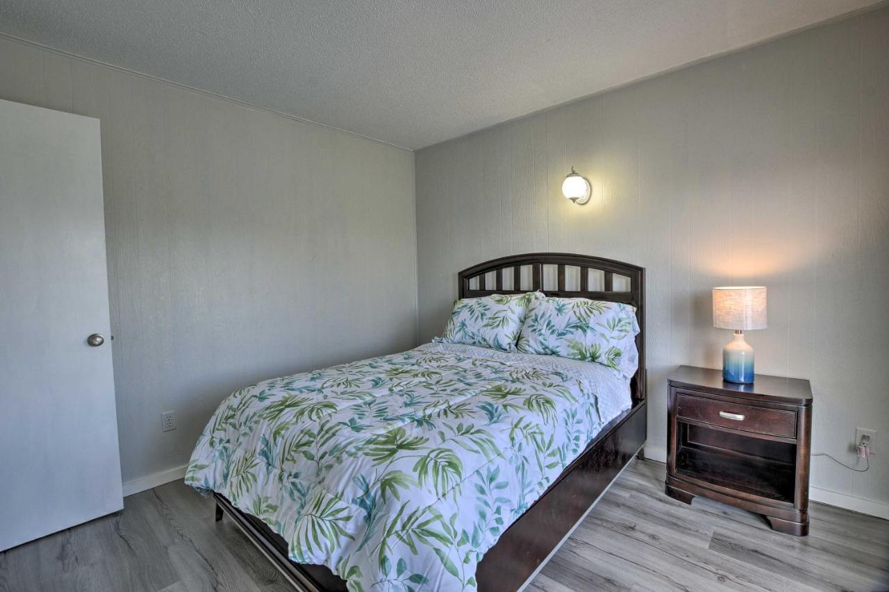 Oak Island Beach Abode With Deck Walk To Shore! Экстерьер фото