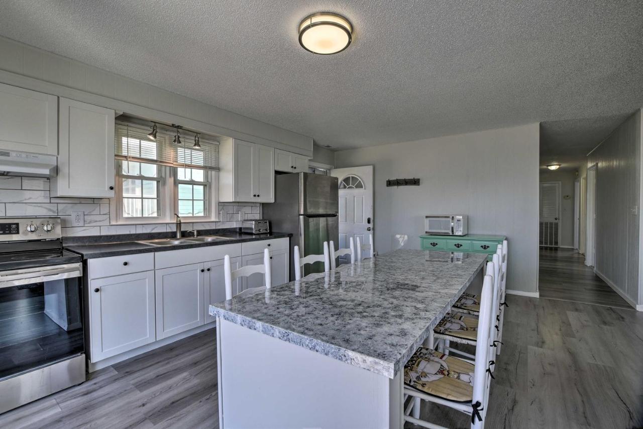 Oak Island Beach Abode With Deck Walk To Shore! Экстерьер фото